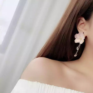 Gwen Flower Dangle Earring