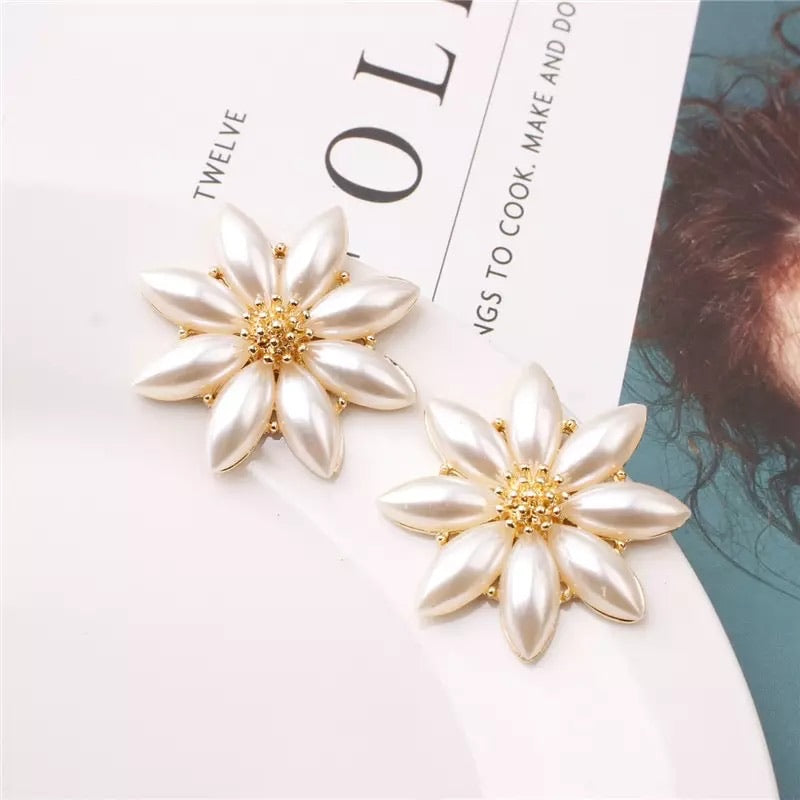 Lucy Stud Earring