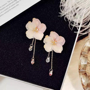 Gwen Flower Dangle Earring